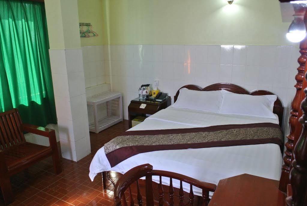 Palace Hotel Mandalay Exterior photo